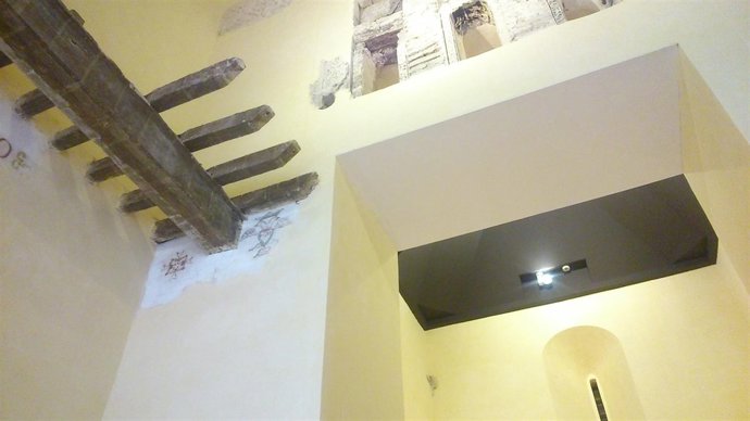 Elementos decorativos de la planta baja del convento de Santa Clara.