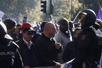 Miles de taxistas toman el centro de Madrid para clamar contra plataformas como Uber y Cabify