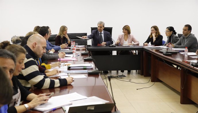 De la Sierra y representantes sindicales en el Mesa General de Negociación