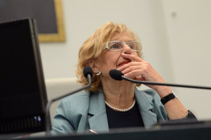 La alcaldesa de Madrid, Manuela Carmena, durante un pleno en el Ayuntamiento