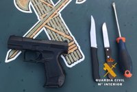 Un hombre con una pistola simulada atraca una gasolinera en Arenas de Iguña