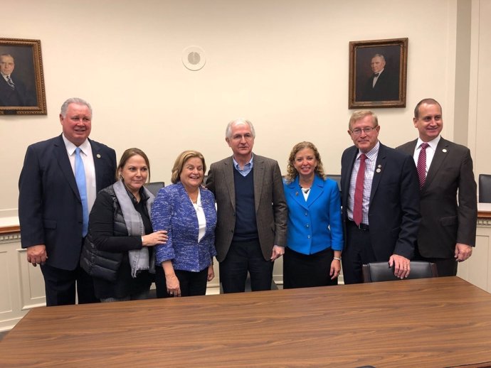 El opositor venezolano Antonio Ledezma se reúne con congresistas estadounidenses