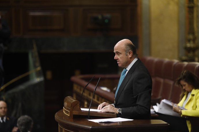 Luis de Guindos, en la tribuna