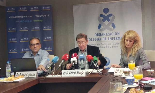 Iglesias (i), Escaja (c) y Sáez (d) durante la presentación del estudio