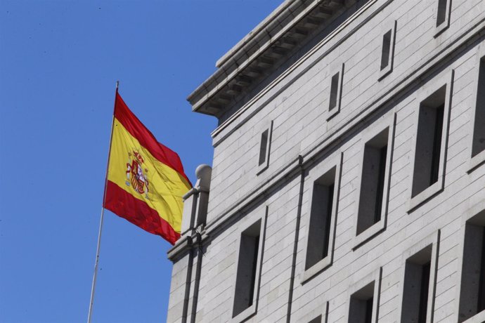 Sede del Ministerio de Fomento en Madrid, bandera de España