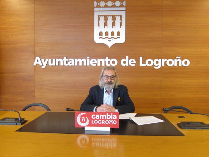  El Concejal De 'Cambia Logroño', José Manuel Zúniga Ante Los Medios