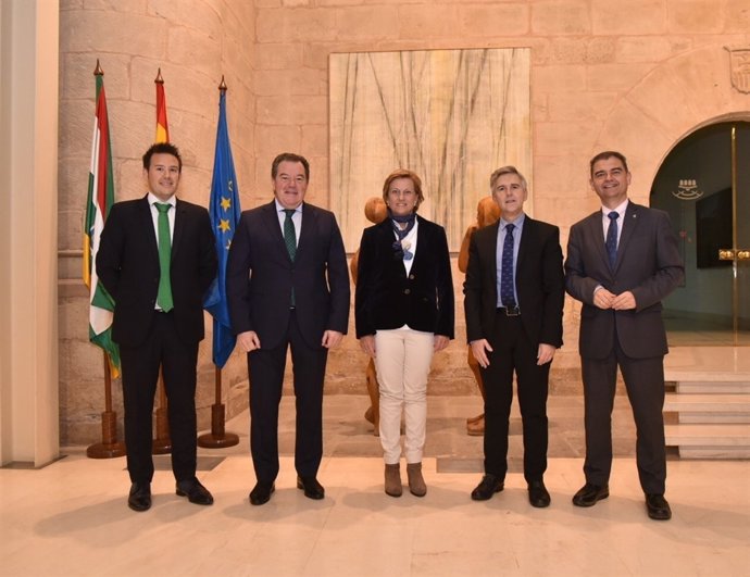 González Menorca presenta sus cuentas en el Parlamento