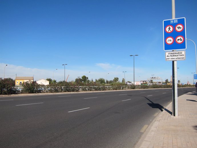 Imagen de la V-21 en la salida de València                          