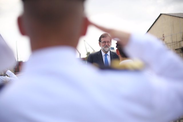 Rajoy visita a los militares españoles desplegados en el Golfo de Guinea