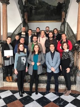 Carrillo (centro), junto a los participantes en el curso