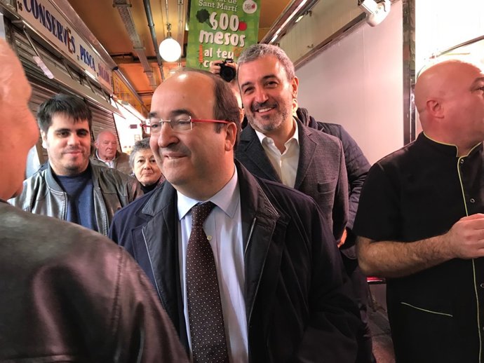 M.Iceta i J.Collboni (PSC) visiten el mercat de Sant Martí