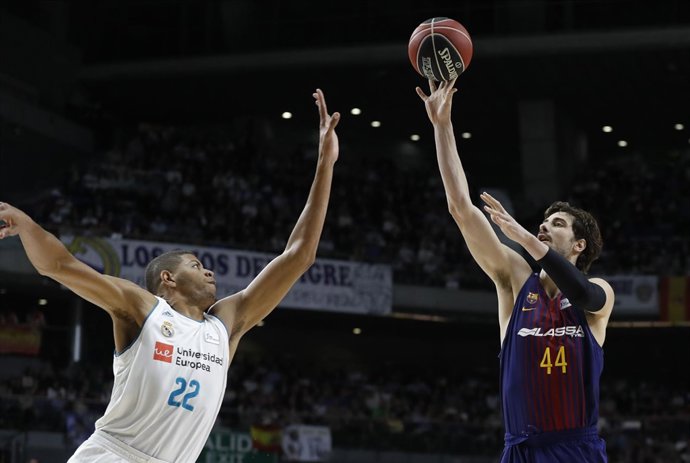 Ante Tomic (FC Barcelona Lassa) Tavares (Real Madrid)
