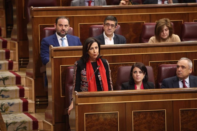 Margarita Robles en la sesión de control al Gobierno en el Congreso