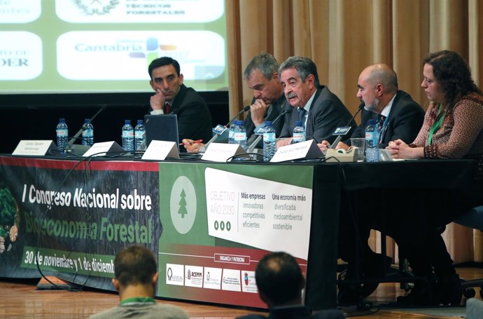 Revilla inaugura el congreso de bioeconomía forestal