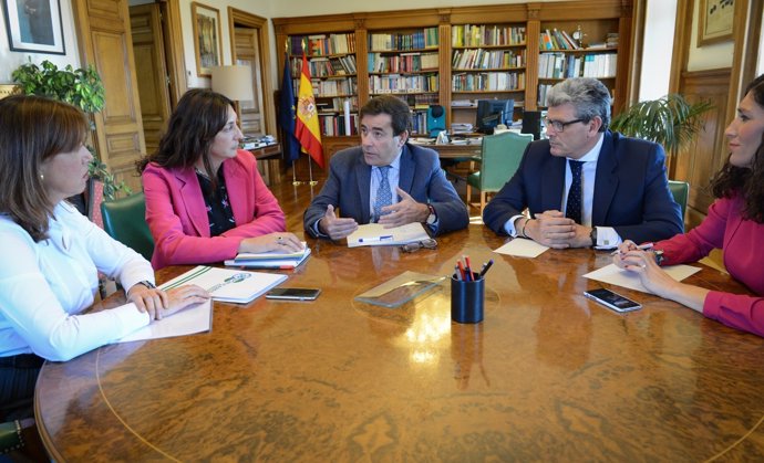 [Comunicación Pp Andaluz]Nota Y Foto Lolez López Reunión Ministerio Aceituna De 