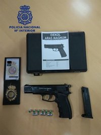 Detenido en Dos Hermanas por hacerse pasar por policía nacional exhibiendo una pistola