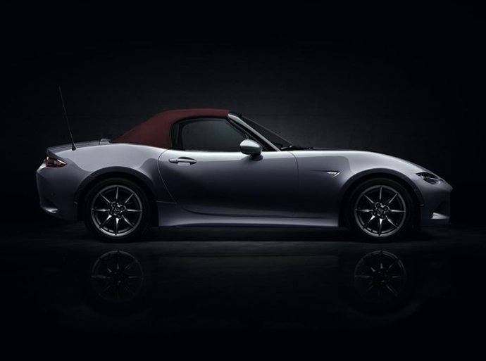 Mazda MX-5 ST Red Heritage