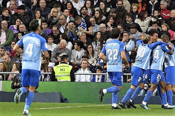 Málaga celebra un gol en el Santiago Bernabéu