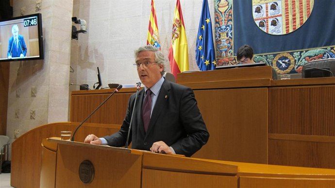 Joaquín Olona en su intervención en el pleno de las Cortes de Aragón        