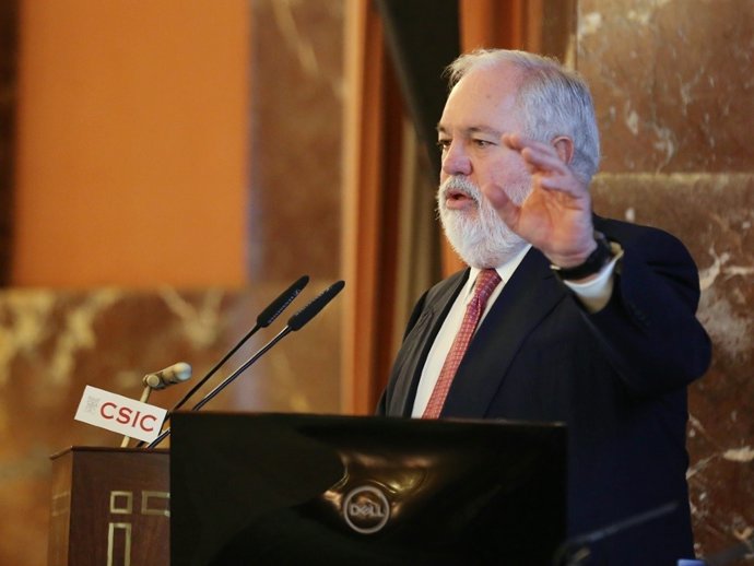 Miguel Arias Cañete en el Congreso Europeo del Vehículo Eléctrico