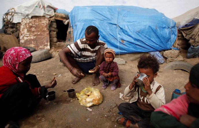 Una familia víctima del conflicto en Yemen 