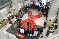 Barbero exige al Estado acceso a asistencia sanitaria para los 'sin papeles' y Causapié luchar contra el estigma del VIH