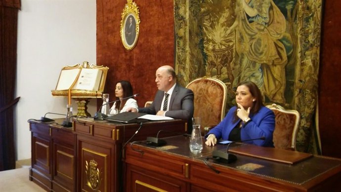 Antonio Ruiz preside el Pleno de la Diputación de Córdoba
