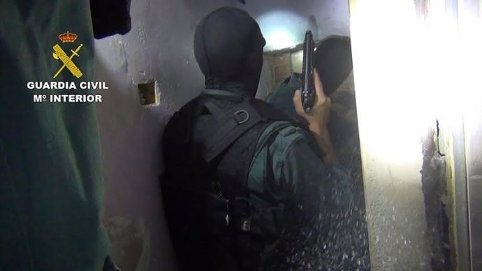 Desarticulada banda que transformava armes detonadores en reals