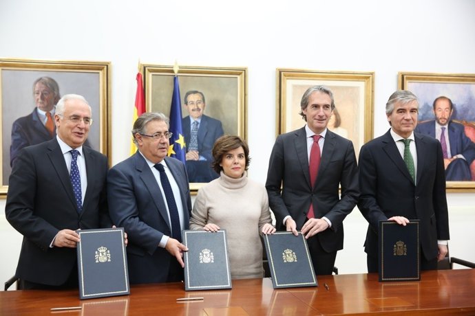 Santamaría, Iñigo de la Serna y Zoido en la forma de un convenio