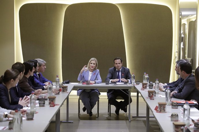 Cifuentes A Brussel·les.
Trobada Amb Empresaris Madrilenys I Estrangers, Amb 