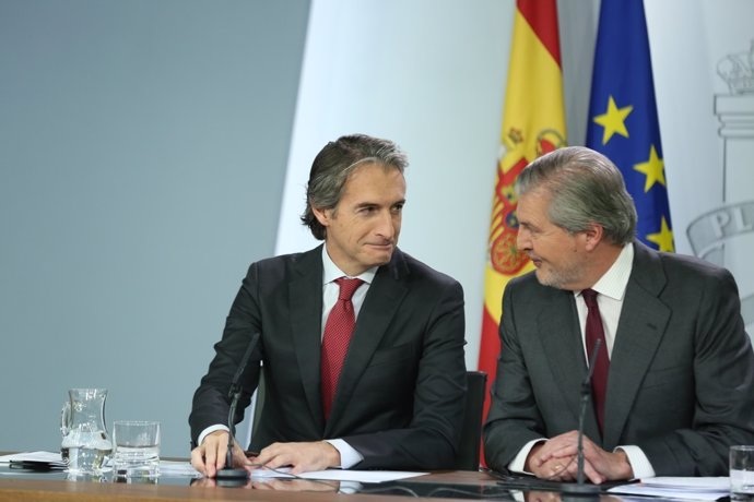 Rueda de prensa de Iñigo de la Serna y Méndez de Vigo tras el Consejo