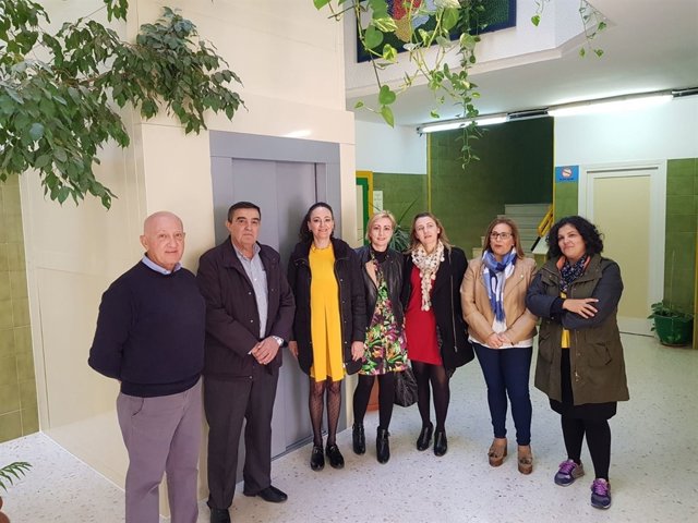 1 Nota Y 2 Fotos Junta (Visita Ceip Fuenteplata Gibraleón)