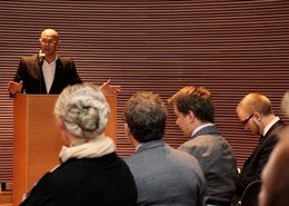 Raü Romeva explica el full de ruta independentista al Parlament de Finlàndia