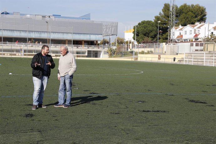 Campo de césped en Mairena.