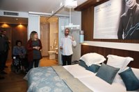 Hotel Astoria 7 de San Sebastián logra el FAAM de Oro por su habitación adaptada a personas usuarias de silla de ruedas