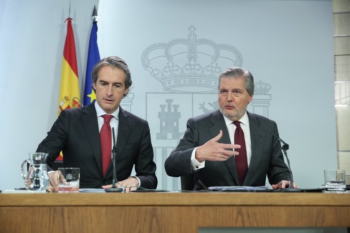 Rueda de prensa de Iñigo de la Serna y Méndez de Vigo tras el Consejo