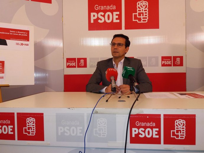 El alcalde presenta candidatura para liderar el PSOE en la capital