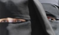 Un juez canadiense suspende una ley que prohíbe el uso del niqab en Quebec