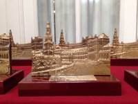 Alfonso Guerra, Cruz Roja y Raphael reciben los premios Plaza de España a los valores constitucionales