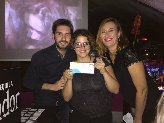 La APIB recauda 500 euros para el viaje de un periodista con una ONG en la I Fiesta Solidaria de la Prensa Balear