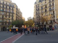 Unas 300 personas protegen la sede de la CUP ante una concentración "fascista"