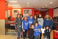 Empleados de UNIR se vuelcan en la V Gran Recogida del Banco de Alimentos en Logroño