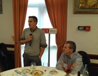 Zuloaga pide "tender puentes" con Podemos para evitar que las cuentas salgan con un "voto tránsfuga"