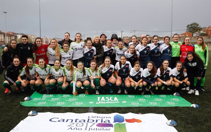 Eva Díaz Tezanos Asiste Al Partido De Los Dos Equipos Femeninos De Santander En 