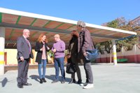 El Ayuntamiento de Sevilla construye una cubierta para crear un espacio de sombra en el CEIP 'Arias Montano'
