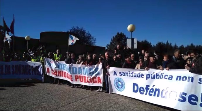 Imagen de la protesta ante el Hospital do Salnés