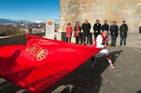 La Comunidad foral rinde homenaje al Reino de Navarra con una ofrenda floral y música