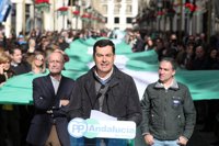 Moreno pide "rebelarse" tras "40 años de monopolio" del PSOE y "mirar al futuro con ilusión"