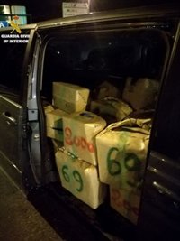 Intervenidos 1.350 kilos de hachís en una furgoneta sustraída cuyo conductor está huido
