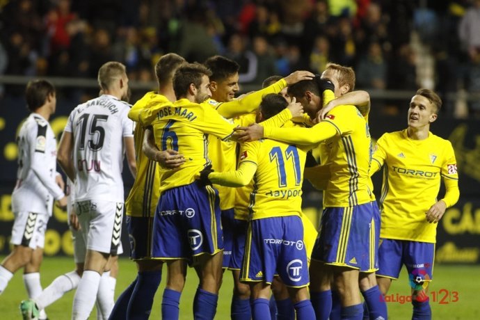 El Cádiz se pone tercero en LaLiga 1/2/3